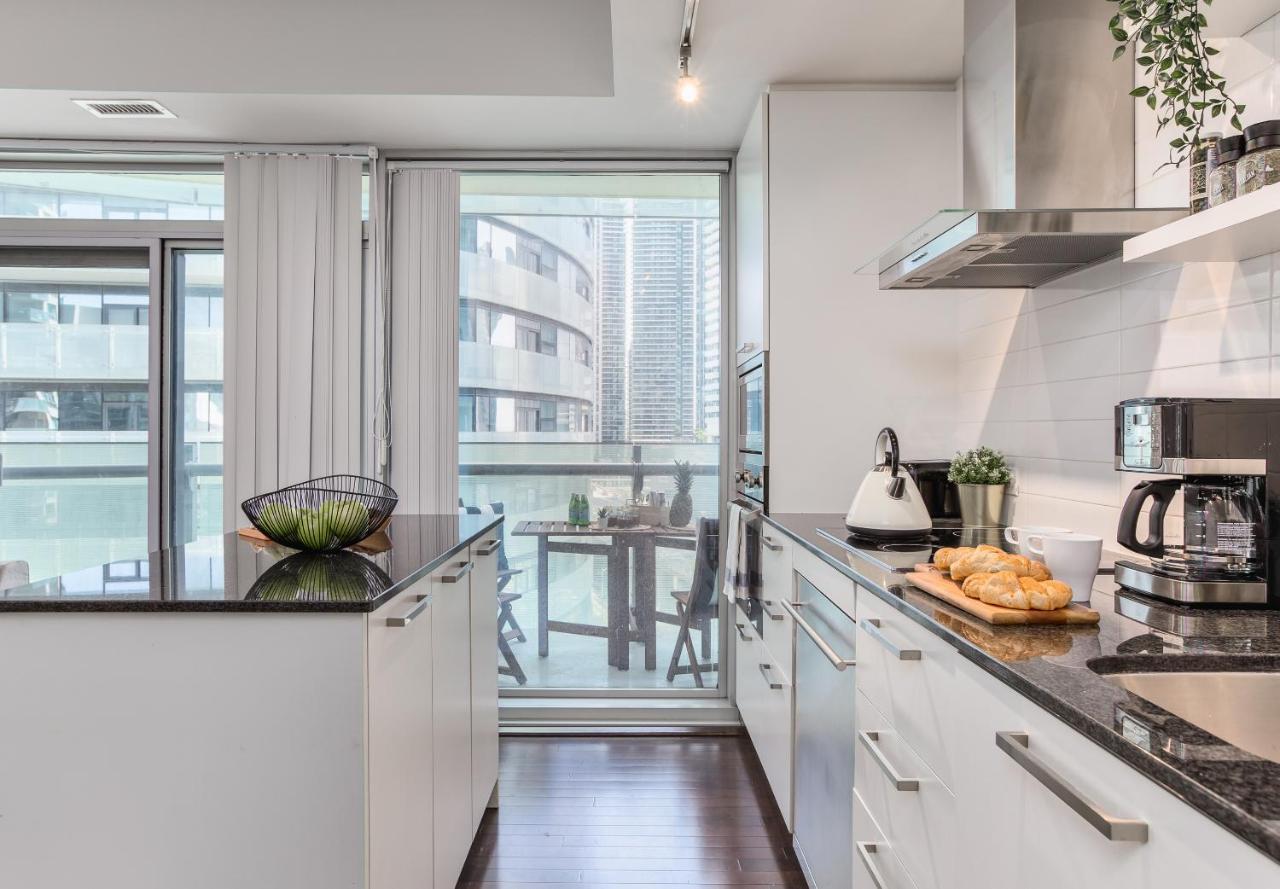 Condo Downtown, Cn Tower, Financial District Toronto Exterior photo