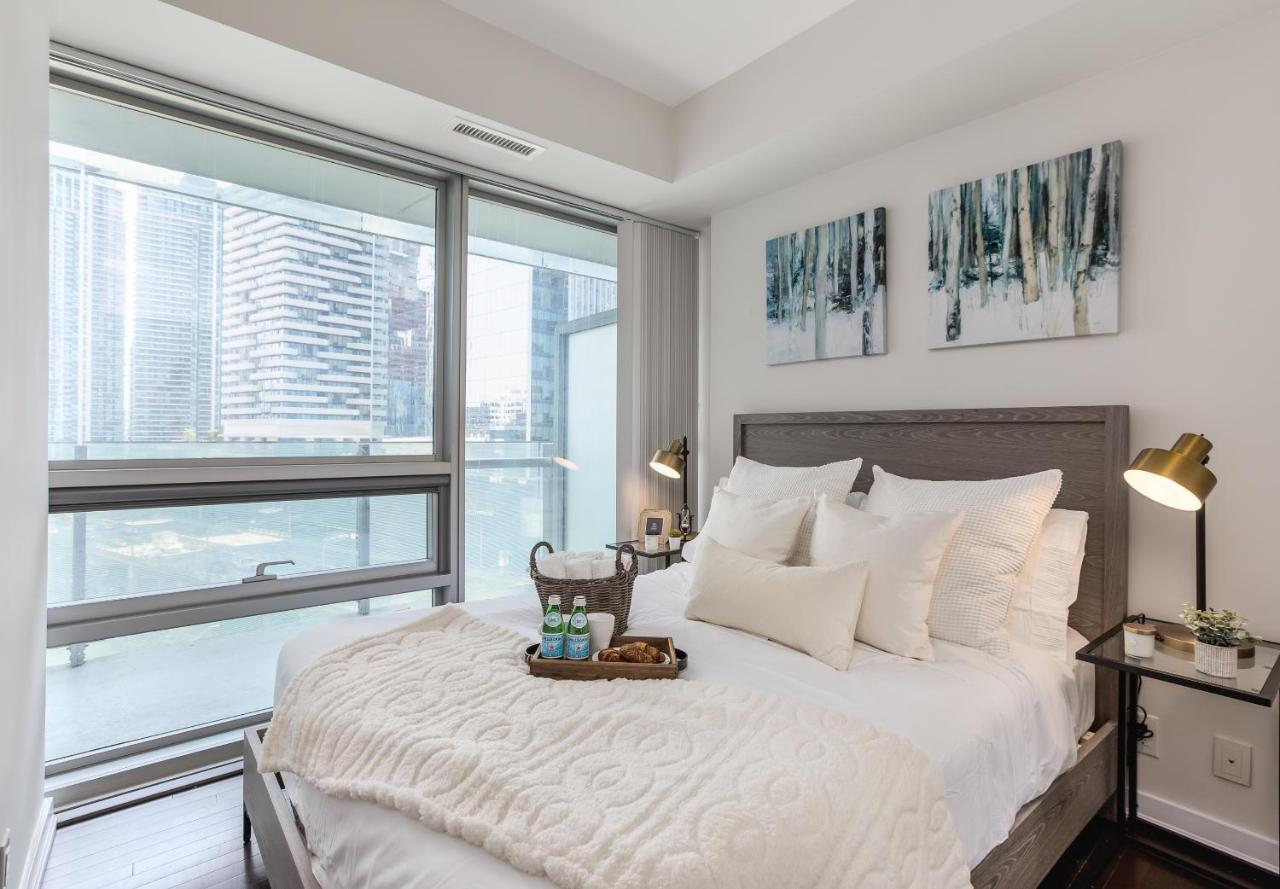 Condo Downtown, Cn Tower, Financial District Toronto Exterior photo